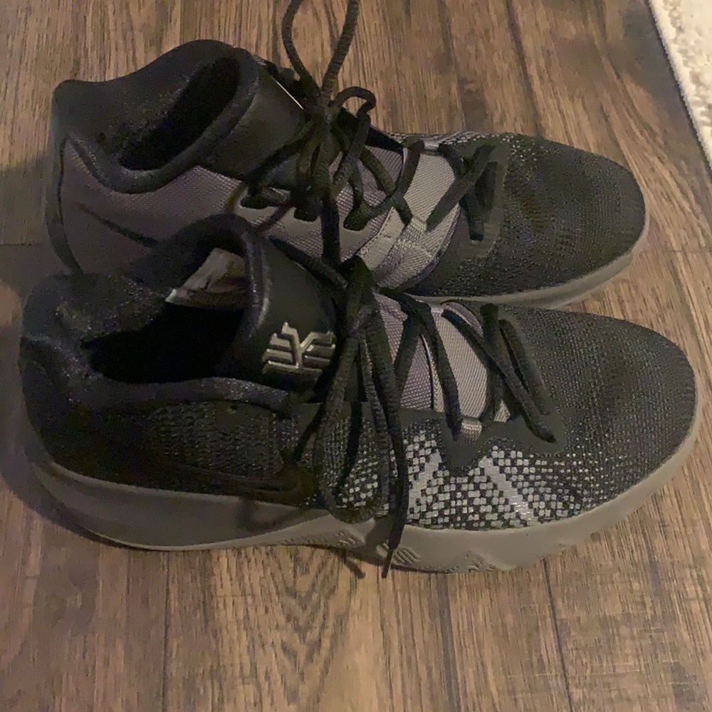 Kyrie size 8.5 men’s Nike basketball shoes